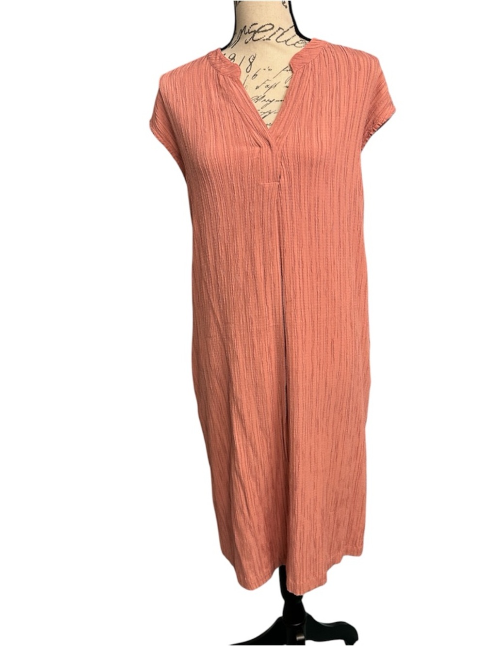 Jones New York Textured V-Neck Coral Midi Dress w/ Cap Sleeves & Side Pockets